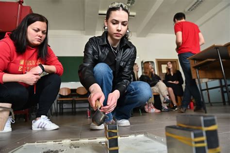 miskolci lanyok|Lányok napja, avagy a műszaki tudományok szépségei